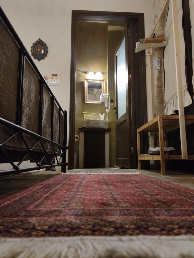 Porolithos Boutique
