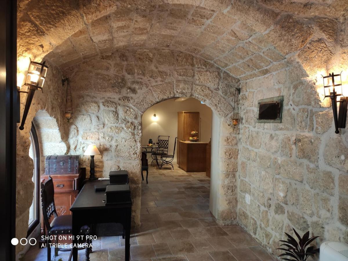 Porolithos Boutique *