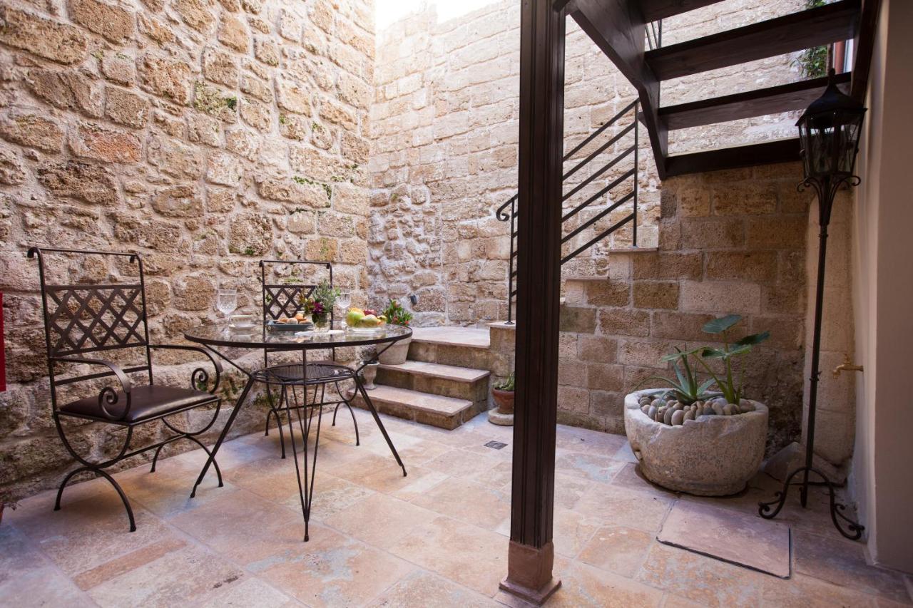Porolithos Boutique *