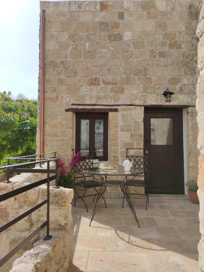Porolithos Boutique *