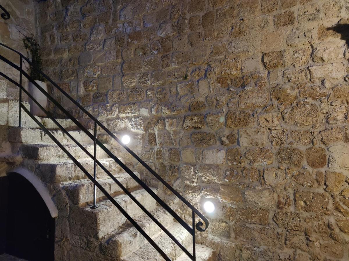 Porolithos Boutique *