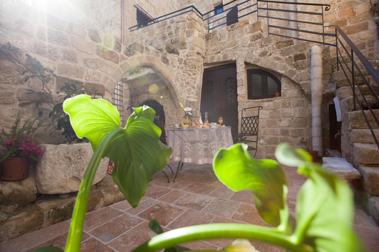 Porolithos Boutique