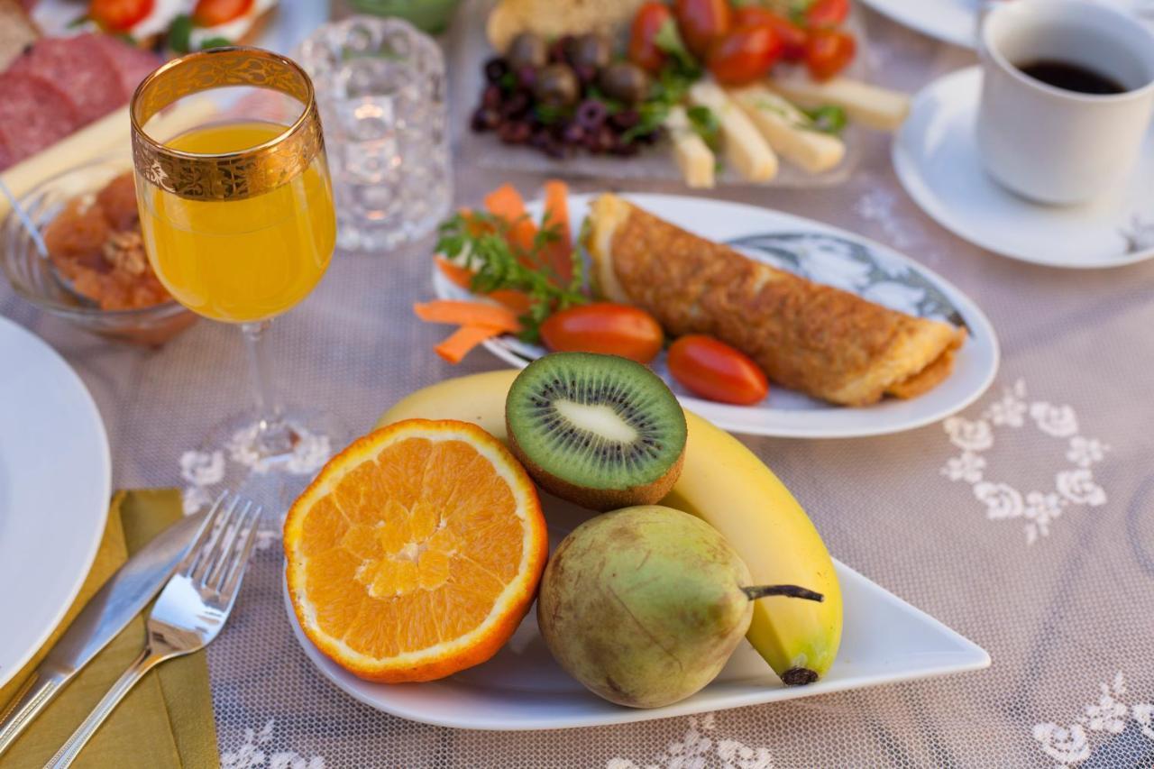 Porolithos Boutique