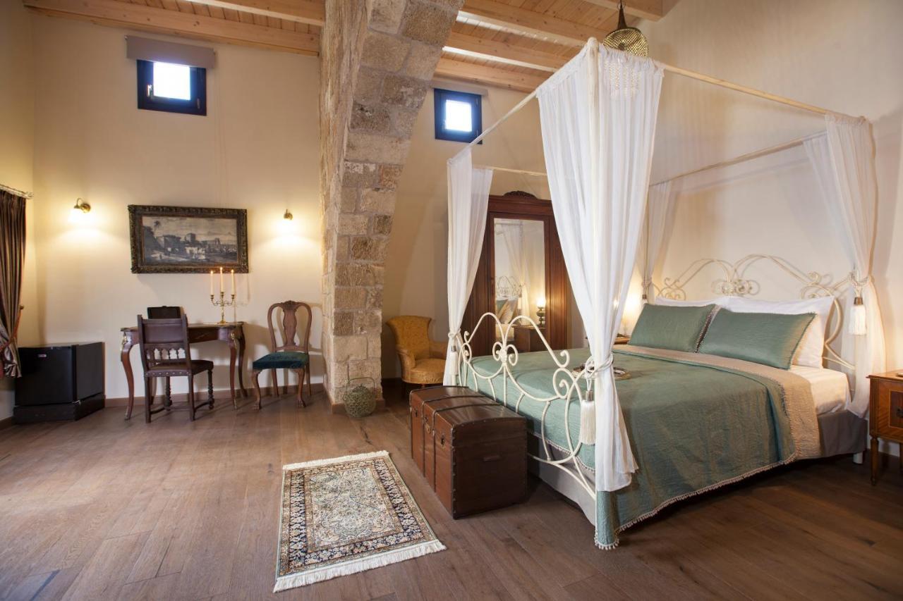Porolithos Boutique