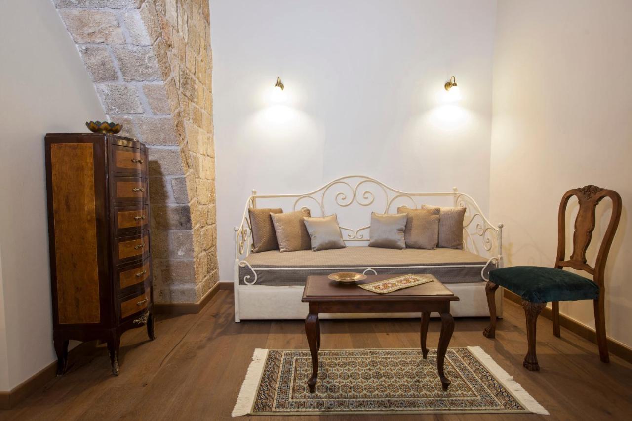 Porolithos Boutique *