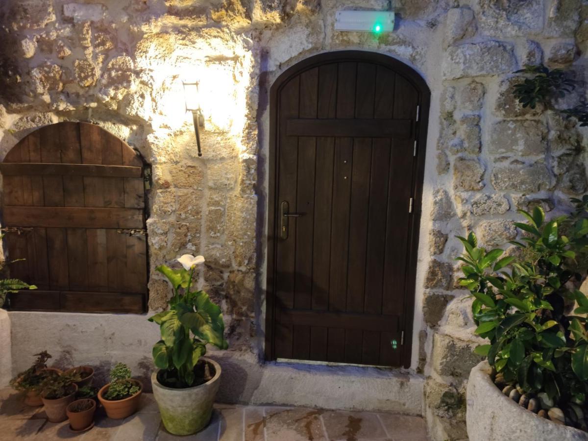 Porolithos Boutique Hotel