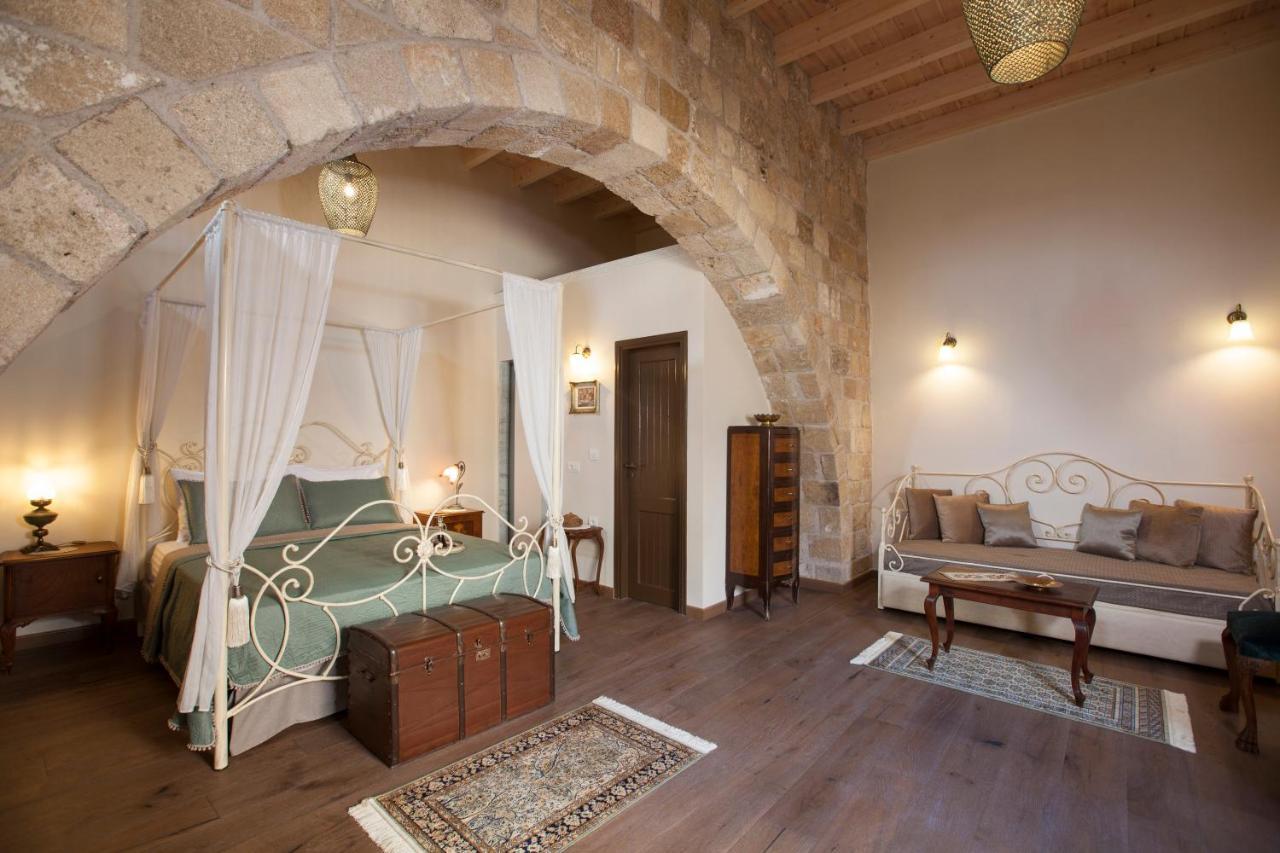 Porolithos Boutique