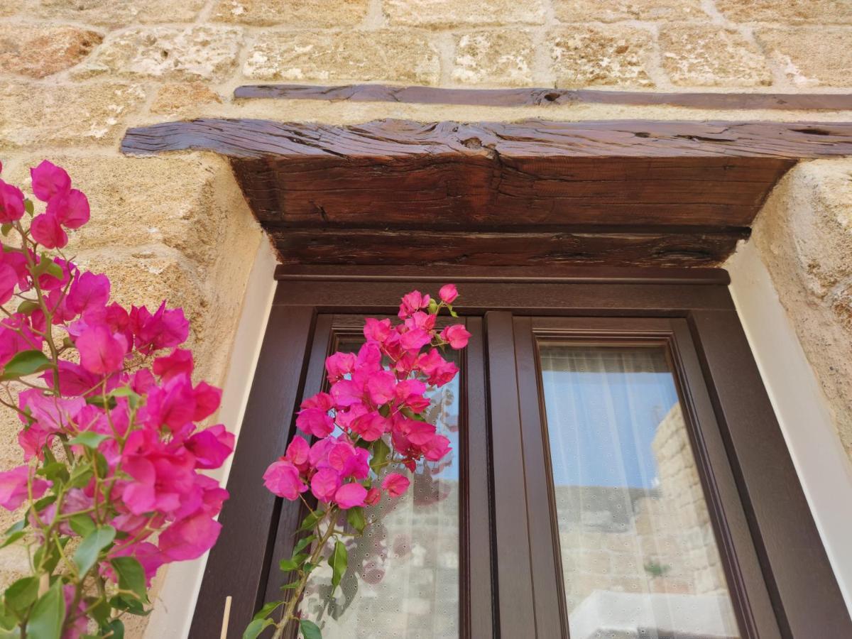 Porolithos Boutique