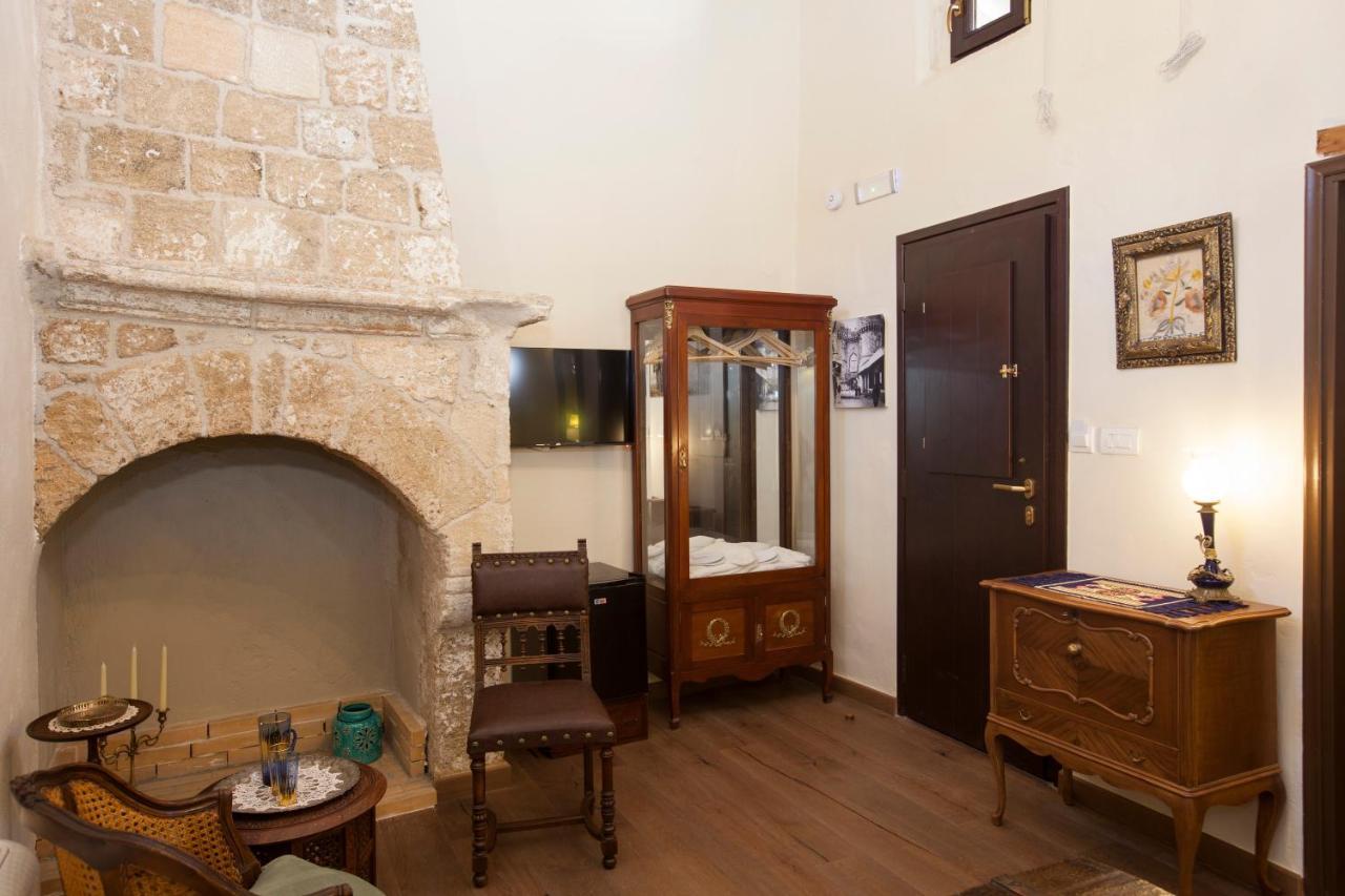 Porolithos Boutique *